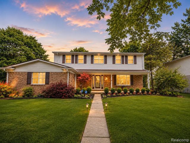 2754 Denise Drive, Troy, MI 48085