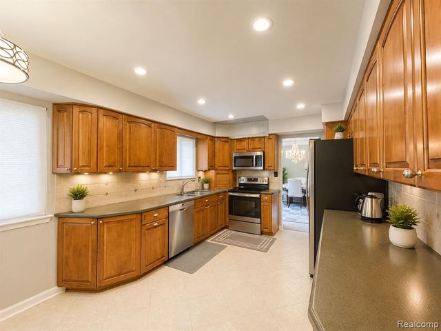 2754 Denise Drive, Troy, MI 48085