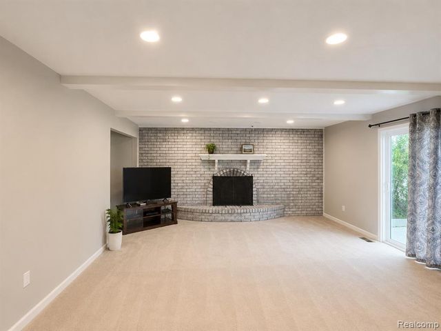 2754 Denise Drive, Troy, MI 48085