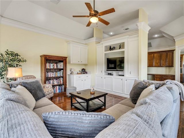 9265 Wren Lane, Bellville, TX 77418