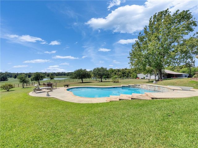 9265 Wren Lane, Bellville, TX 77418