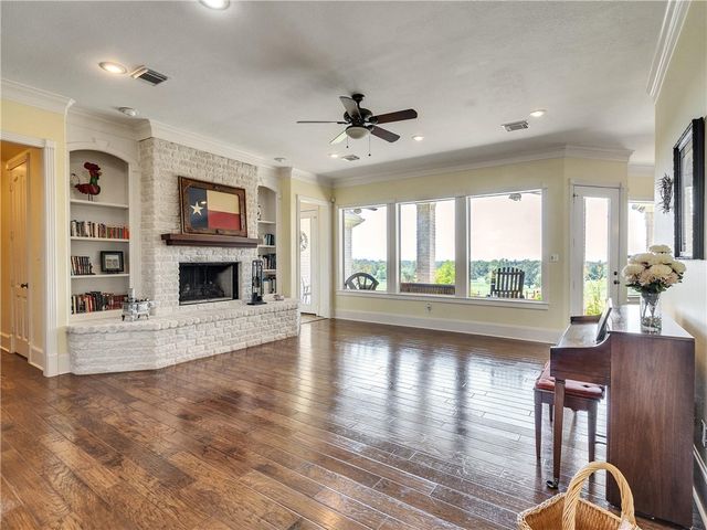 9265 Wren Lane, Bellville, TX 77418