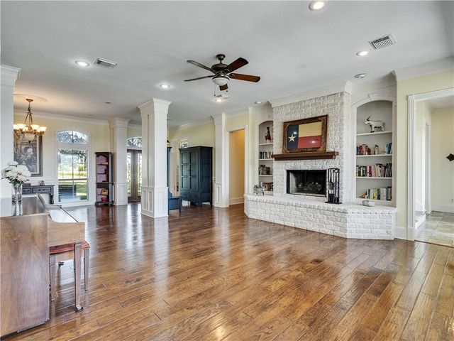 9265 Wren Lane, Bellville, TX 77418