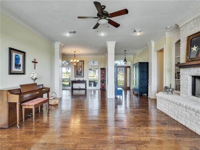 9265 Wren Lane, Bellville, TX 77418