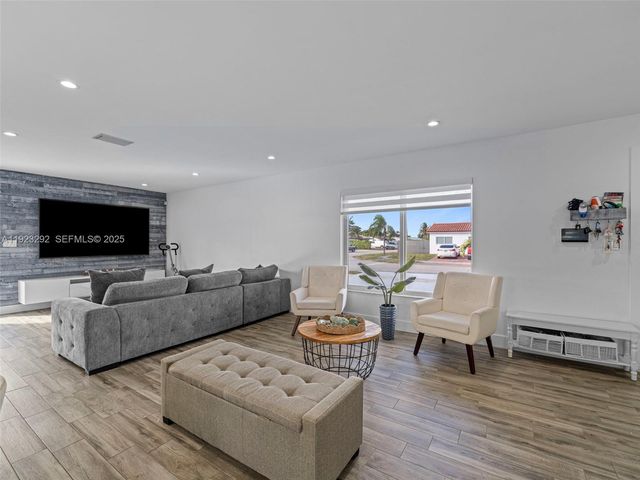 12842 SW 20th St, Miami, FL 33175