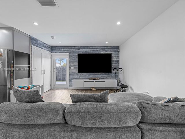 12842 SW 20th St, Miami, FL 33175