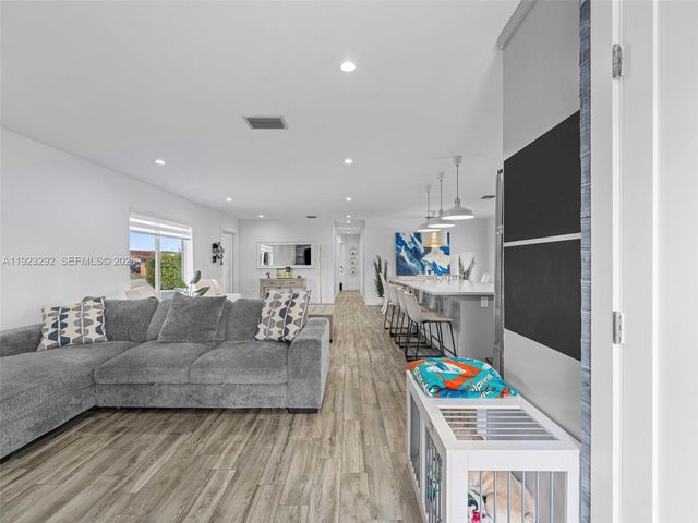 12842 SW 20th St, Miami, FL 33175