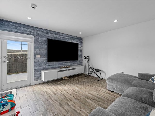 12842 SW 20th St, Miami, FL 33175