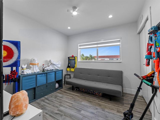 12842 SW 20th St, Miami, FL 33175