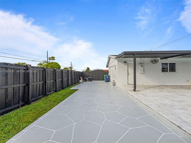 12842 SW 20th St, Miami, FL 33175