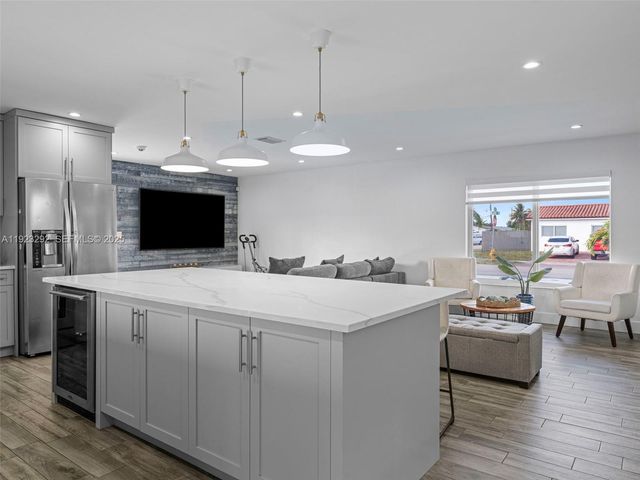 12842 SW 20th St, Miami, FL 33175