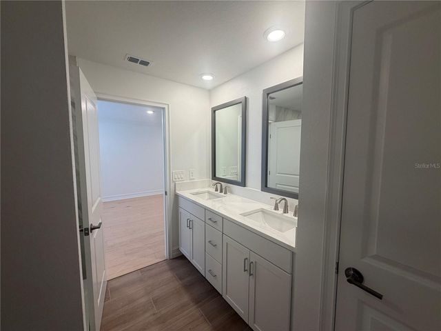 1427 W CHESTNUT STREET, Tampa, FL 33607