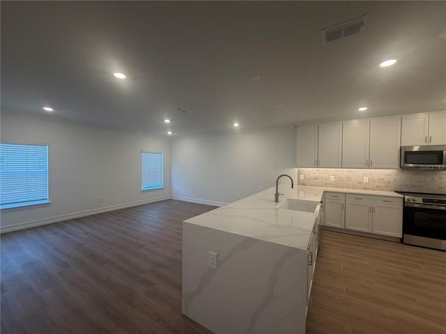 1427 W CHESTNUT STREET, Tampa, FL 33607