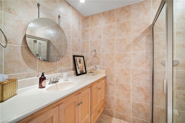 319 Pirates Bight, Naples, FL 34103