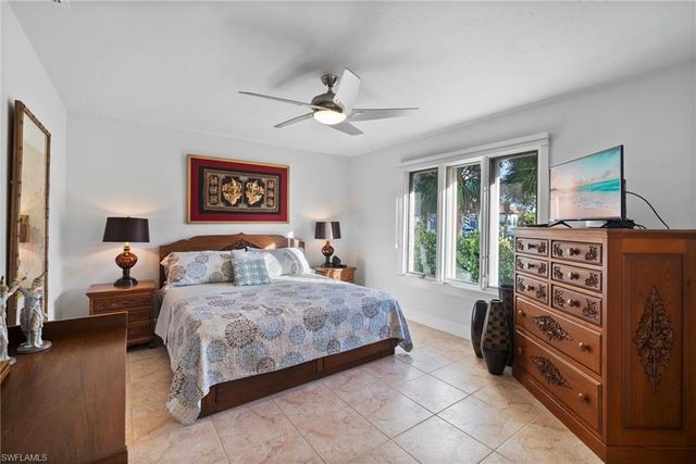 319 Pirates Bight, Naples, FL 34103