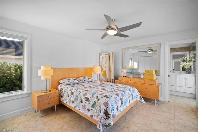 319 Pirates Bight, Naples, FL 34103