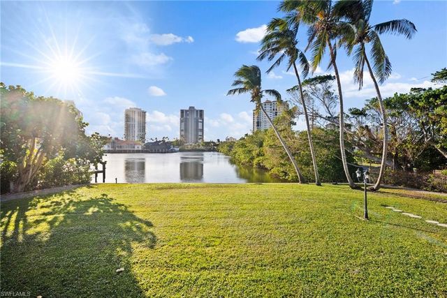 319 Pirates Bight, Naples, FL 34103