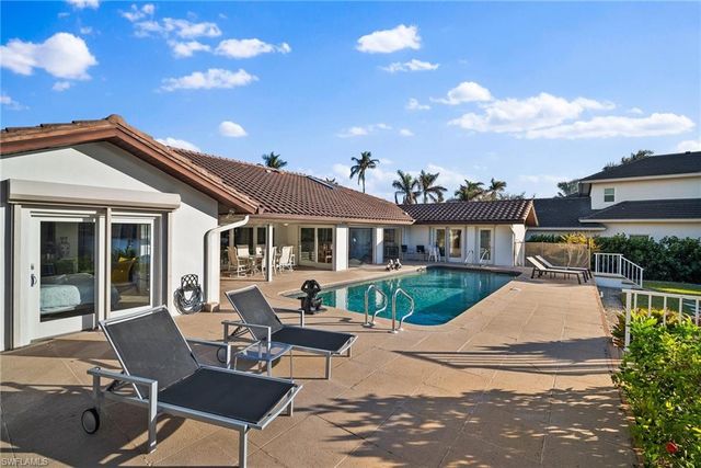 319 Pirates Bight, Naples, FL 34103