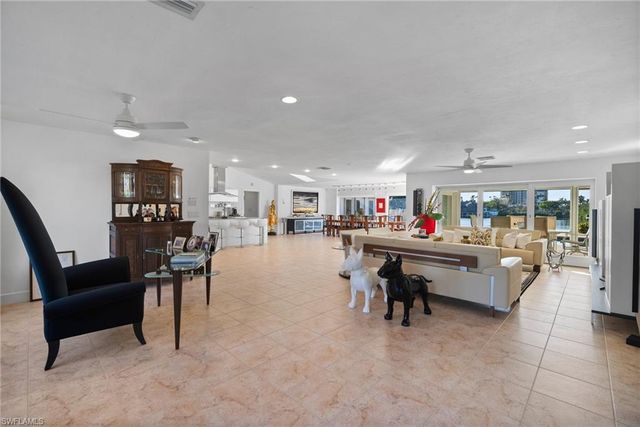 319 Pirates Bight, Naples, FL 34103