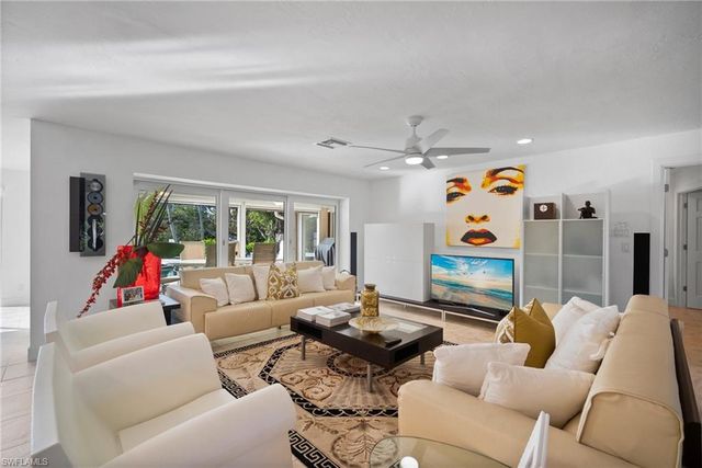 319 Pirates Bight, Naples, FL 34103