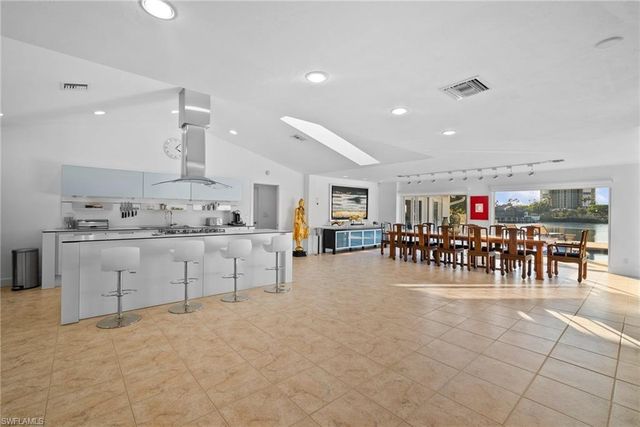 319 Pirates Bight, Naples, FL 34103