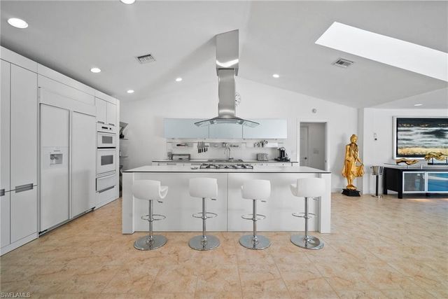 319 Pirates Bight, Naples, FL 34103