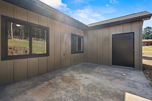 1093 Legend Lane, River Falls, WI 54022