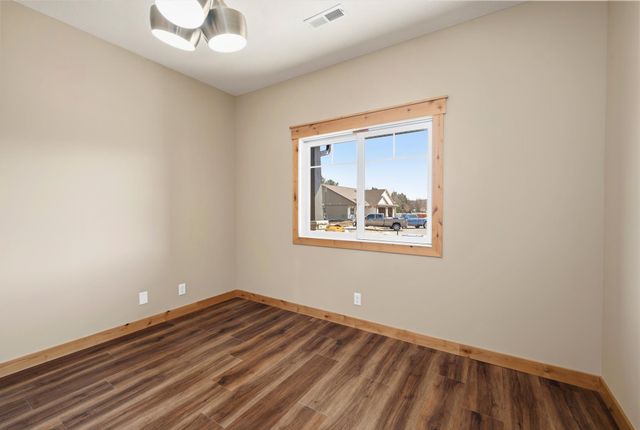 1093 Legend Lane, River Falls, WI 54022