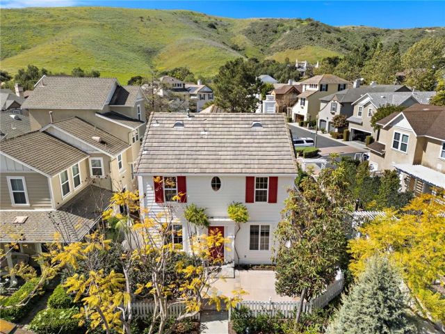 8 Earthen Court, Ladera Ranch, CA 92694