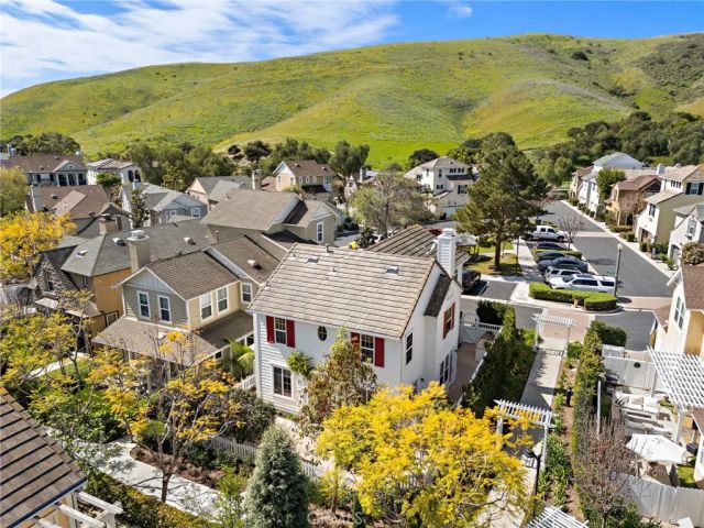 8 Earthen Court, Ladera Ranch, CA 92694