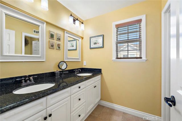 8 Earthen Court, Ladera Ranch, CA 92694