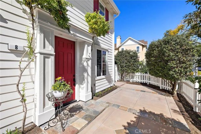 8 Earthen Court, Ladera Ranch, CA 92694