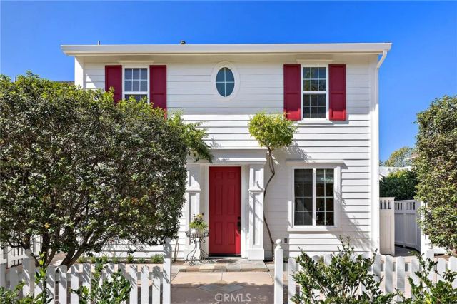 8 Earthen Court, Ladera Ranch, CA 92694