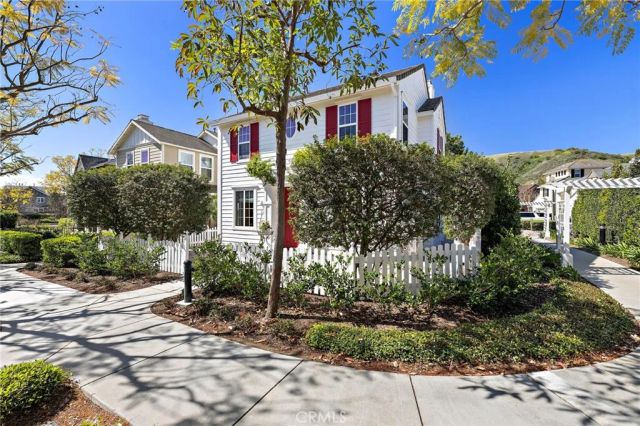 8 Earthen Court, Ladera Ranch, CA 92694
