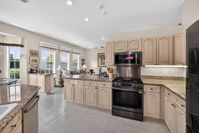 936 Augusta Pointe Drive, Palm Beach Gardens, FL 33418