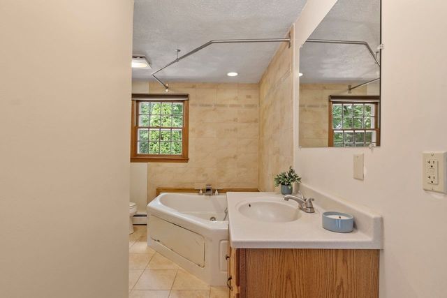 4 Apple Tree Ln, Wilmington, MA 01887