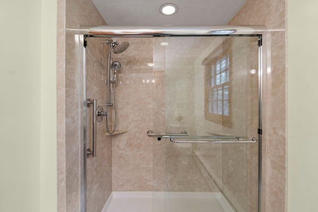 4 Apple Tree Ln, Wilmington, MA 01887