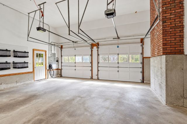 4 Apple Tree Ln, Wilmington, MA 01887