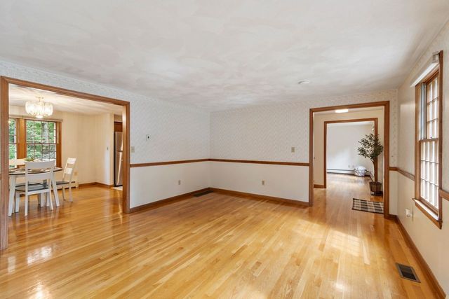 4 Apple Tree Ln, Wilmington, MA 01887