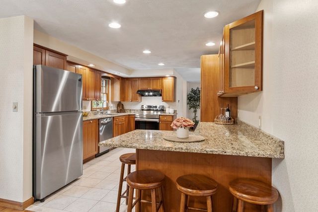 4 Apple Tree Ln, Wilmington, MA 01887
