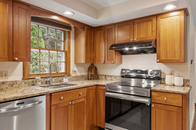 4 Apple Tree Ln, Wilmington, MA 01887