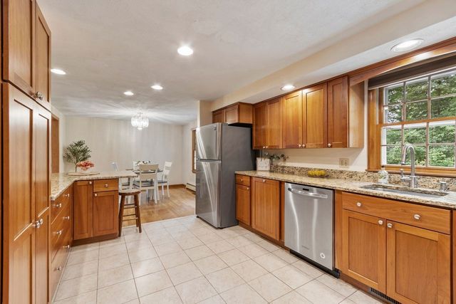 4 Apple Tree Ln, Wilmington, MA 01887