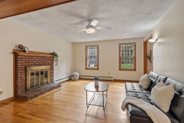 4 Apple Tree Ln, Wilmington, MA 01887