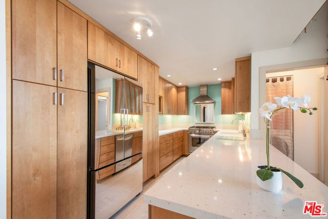 2221 Ocean Avenue 308, Santa Monica, CA 90405