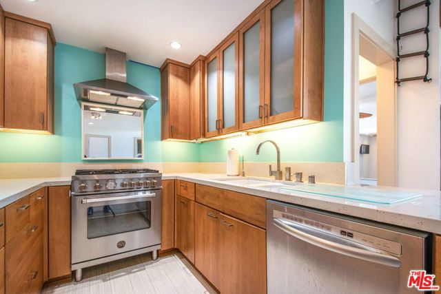 2221 Ocean Avenue 308, Santa Monica, CA 90405