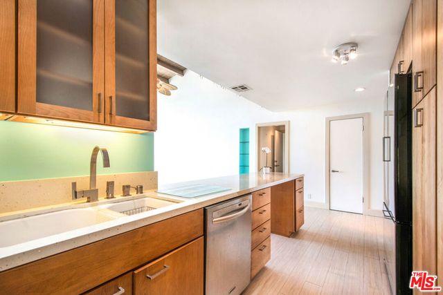 2221 Ocean Avenue 308, Santa Monica, CA 90405
