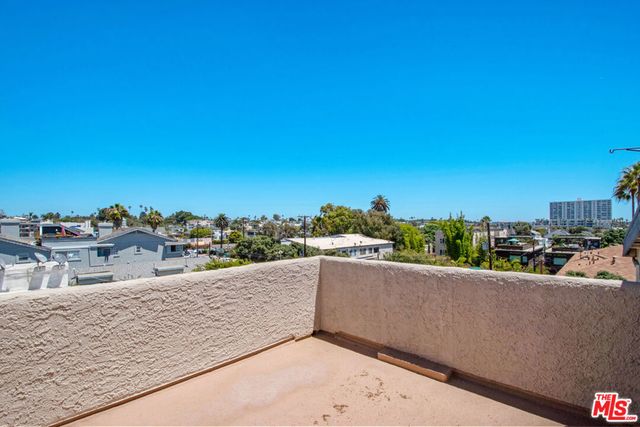 2221 Ocean Avenue 308, Santa Monica, CA 90405