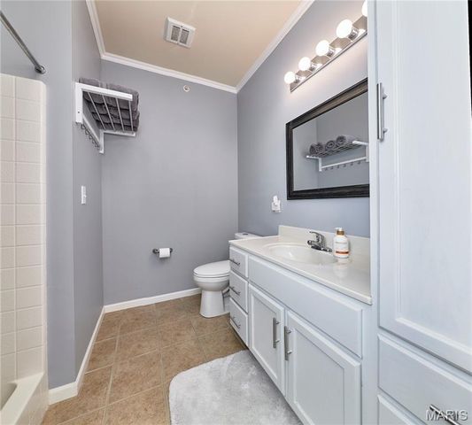 37 Kassebaum Lane 203, St Louis, MO 63129