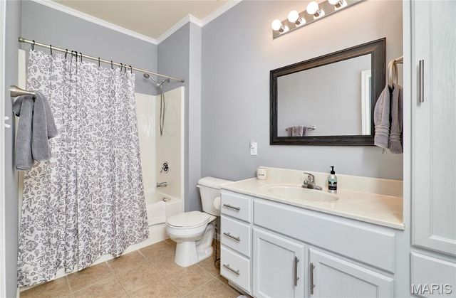 37 Kassebaum Lane 203, St Louis, MO 63129