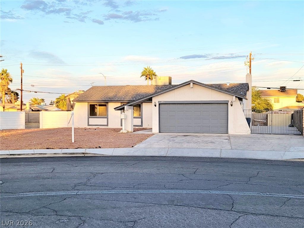 2901 King Midas Way, Las Vegas, NV 89102 — exterior